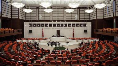 memurbildirim's tweet photo. 🚨 #SONDAKİKA

ASGARİ ÜCRETE ARA ZAM TBMM'YE SUNULDU

Asgari ücrete 17.725 TL ek ara zam talebi meclise sunuldu, kabul edilmesi durumunda asgari ücret 45.800 TL olacak. https://t.co/HuTohW7m2f