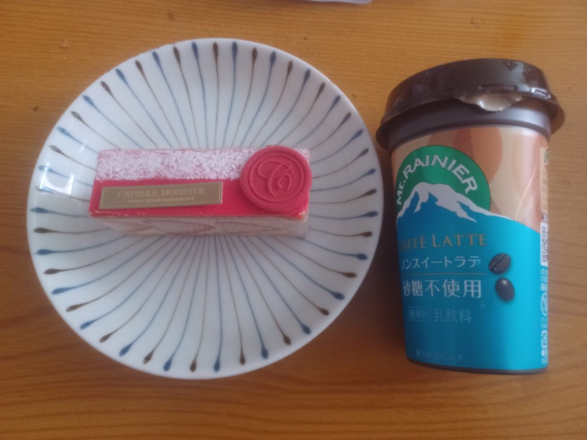 stans075's tweet photo. 昨日は福留さんの後に｢カプセルモンスター｣さんにてフレジェ(苺のバタークリームケーキ)とトンカ豆とチョコレートのフィナンシェを購入｡
フレジェは苺の甘酸っぱさもあってか凄いさっぱりしていて食べやすいし滅茶苦茶美味しかった｡
#カプセルモンスター #ケーキ https://t.co/EixpXGclKx