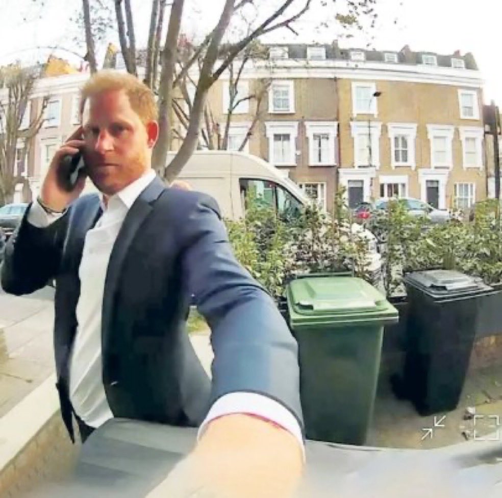 hilltopjennifer's tweet photo. Let’s revisit Prince Harry’s blatant reminder of how “unsafe” London really is - according to Harry.
So dangerous, that he was able to wander around unaccompanied, casually knocking on random stranger’s doors in Fulham while looking for a ‘friend’. No security detail in sight. Just a prince door-knocking for… well who knows what for!
This photo (and ring camera footage) made a complete mockery of his endless “I need full taxpayer-funded security” claims and court battles. If London is that terrifying, how did he pull off a relaxed solo stroll and doorbell tour?
Actions speak louder than lawsuits - and I just see three garbage receptacles in this photo! 🗑️ 🗑️ 🗑️