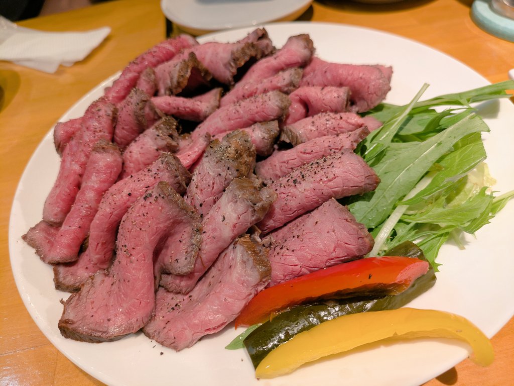 reopeace1's tweet photo. #肉尽くし飲み会

ローストビーフは色んな味変しながら楽しめるし、写真撮り忘れたけどハンバーグも1人2個出たし、煮込み、生ハム、唐揚げも美味いしで最高でした🍖

大満足✨ https://t.co/UkNfYBWphq