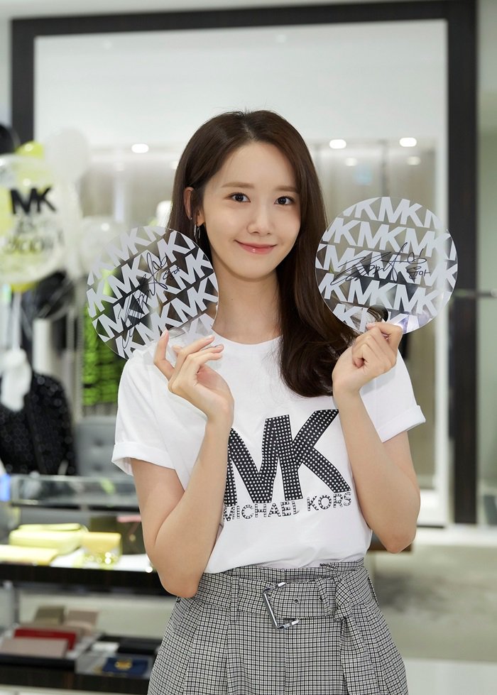 n_snsd_ot8_'s tweet photo. 190705 윤아 - 마이클코어스 (1) 
MICHAEL KORS Event 

#윤아 #Yoona #소녀시대 
#SNSD #GirlsGeneration https://t.co/1qKe2ybIn9