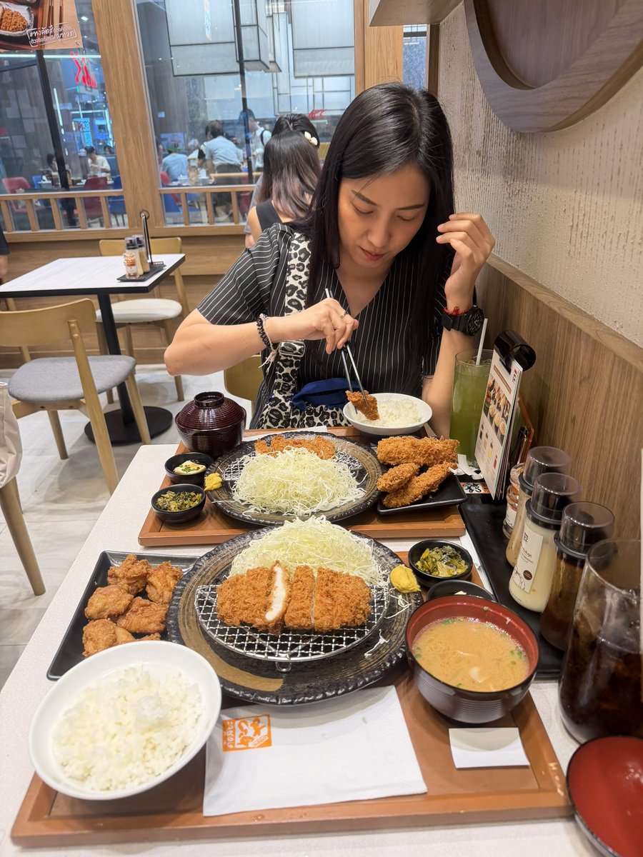 BellzyDaisy's tweet photo. หมูทอดดด 🍛🥓 #katsuya https://t.co/3kUZIbH2Ej