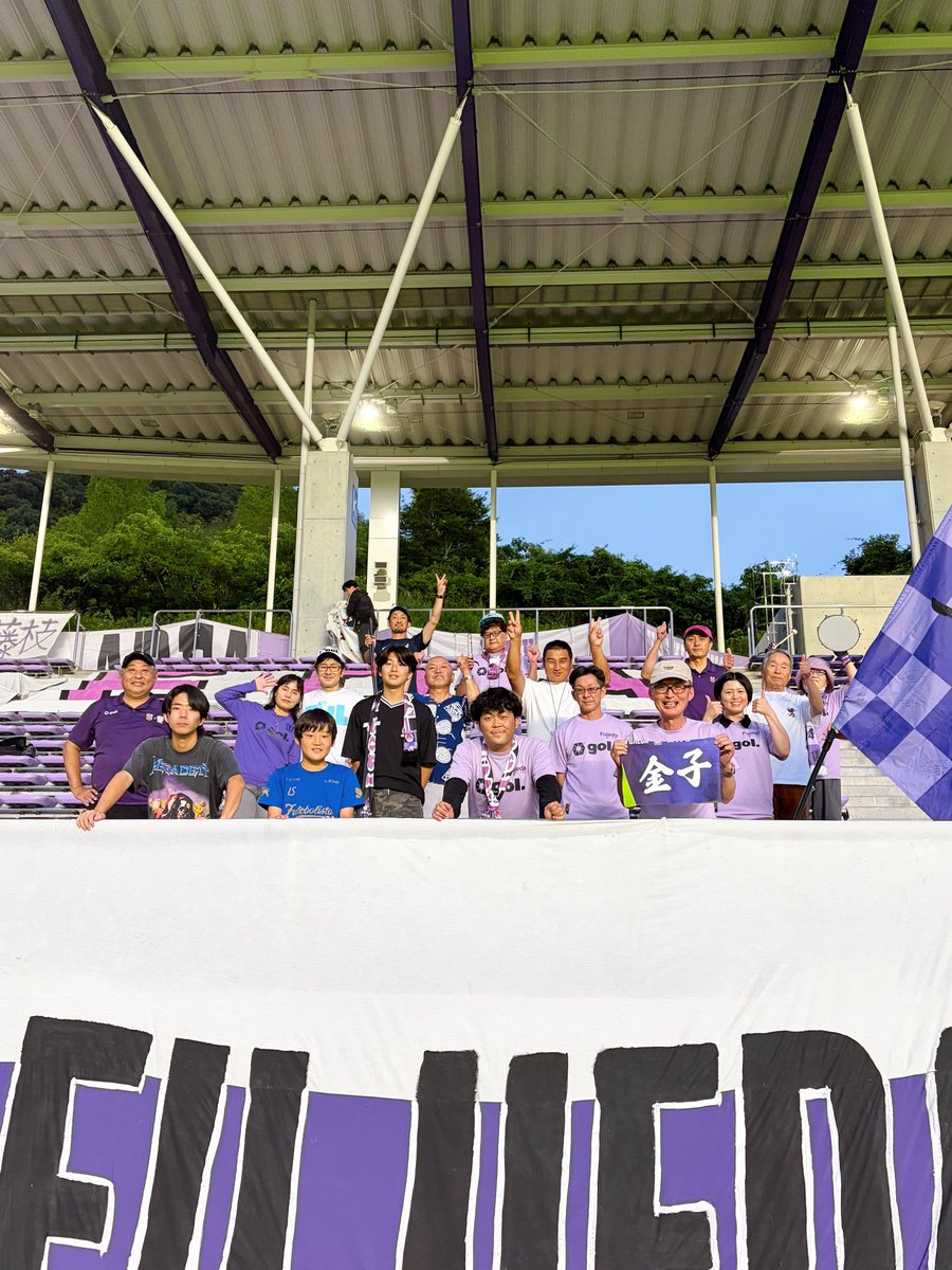 issa____13's tweet photo. ホーム中京大学FC

3-1 最高の勝利！！
市役所を応援する人も増えてきて嬉しい！
みんな地元が大好きだし、やっぱこの街はサッカーがあってこそだと思った試合でした！

秋田キャンプから直行して正解！勝利のおかげで疲れが全部吹っ飛びました笑

俺たちの誇り！藤枝市役所！最強公務員！ https://t.co/2ktrLhxv0a