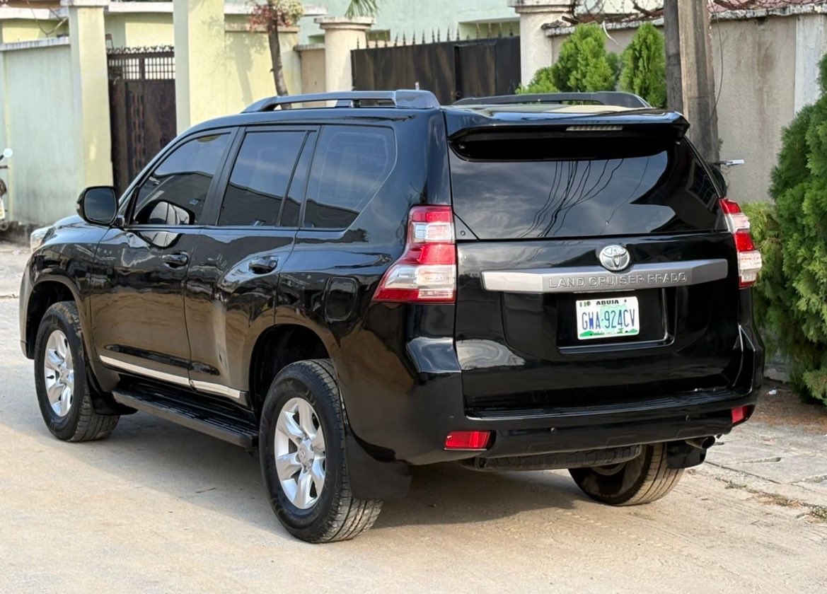 UnmatchedPapi's tweet photo. Registered Toyota Prado 2012
Model, Extremely Clean in&amp;Out, Untouched 4Plug's Engine✅, Gear ✅
Absolutely Buy
and Drive...Best Price; 24 Million. Location: Chevron, Lekki https://t.co/9DXVzsdM0q