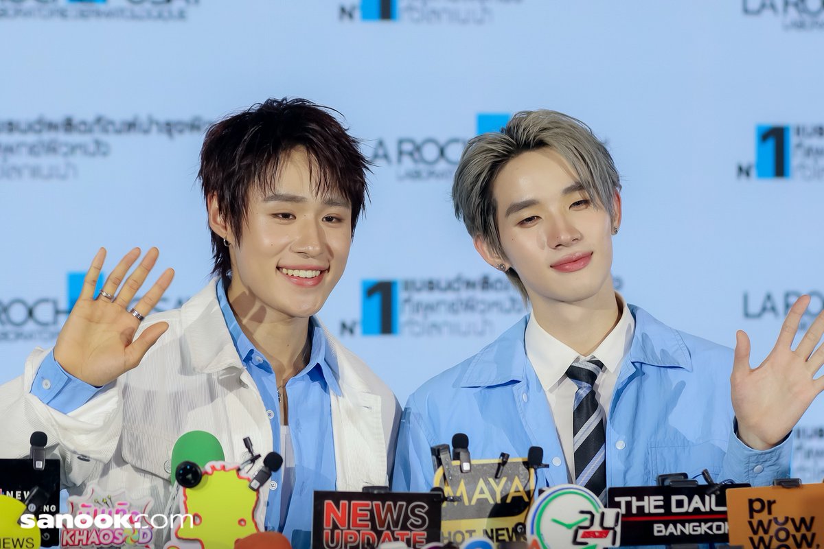 Sanook's tweet photo. สัมภาษณ์เต็ม นัท ธนัท - ฮง พิเชฐพงศ์ LYKN เปิดตัวผลิตภัณฑ์ La Roche-Posay Effaclar Supra Molecular Oil &amp; Pores Correct ครั้งแรกของ "SUPRAMOLECULAR SA B3"

🔗https://t.co/HB618zKHyh

LAROCHEPOSAY X NUTHONG
#EffaclarxNutHong 
#nnutdan #hongshihoshi 
#nuthong #sanook https://t.co/LNZd9gFggf