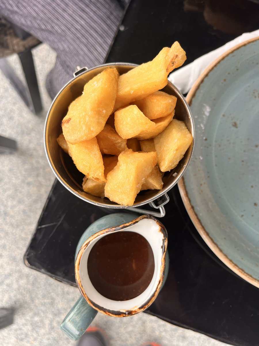 wholden71's tweet photo. @MarburyBirds had this at #DevilsBridge #Chips n #Gravy thought of you & the Ravens. 😊 https://t.co/QzEtDa4D8a