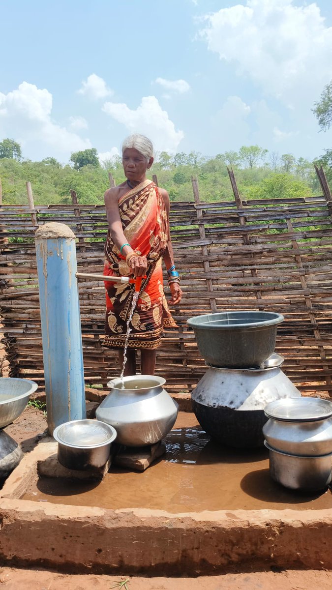 NarayanpurDist's tweet photo. जिला मुख्यालय नारायणपुर से 80 किलोमीटर दूर अबूझमाड़ के कस्तूरमेटा में जल जीवन मिशन से बदली तस्वीर, हर घर तक पहुंचा स्वच्छ पेयजल
10 हजार लीटर क्षमता की सोलर आधारित पानी टंकी और 2700 मीटर पाइपलाइन से 25 परिवारों को मिल रहा नियमित पेयजल।
#Narayanpur #Abhujhmaad #Maad https://t.co/agm2rh4Axd