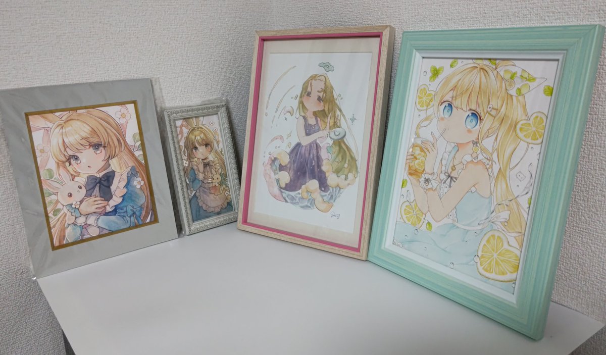 hinorti1's tweet photo. 7月の原画コーナーです
今月からとなりの縦置きスペースも飾り替えすることにしました
6月にお迎えさせてもらった額装中心に、東雲さん行やwakiさんのうさぎちゃんコーナー作れて満足
前の作品もずっと飾りたい大好きな作品を置けて嬉しい https://t.co/S8kjY43sPh