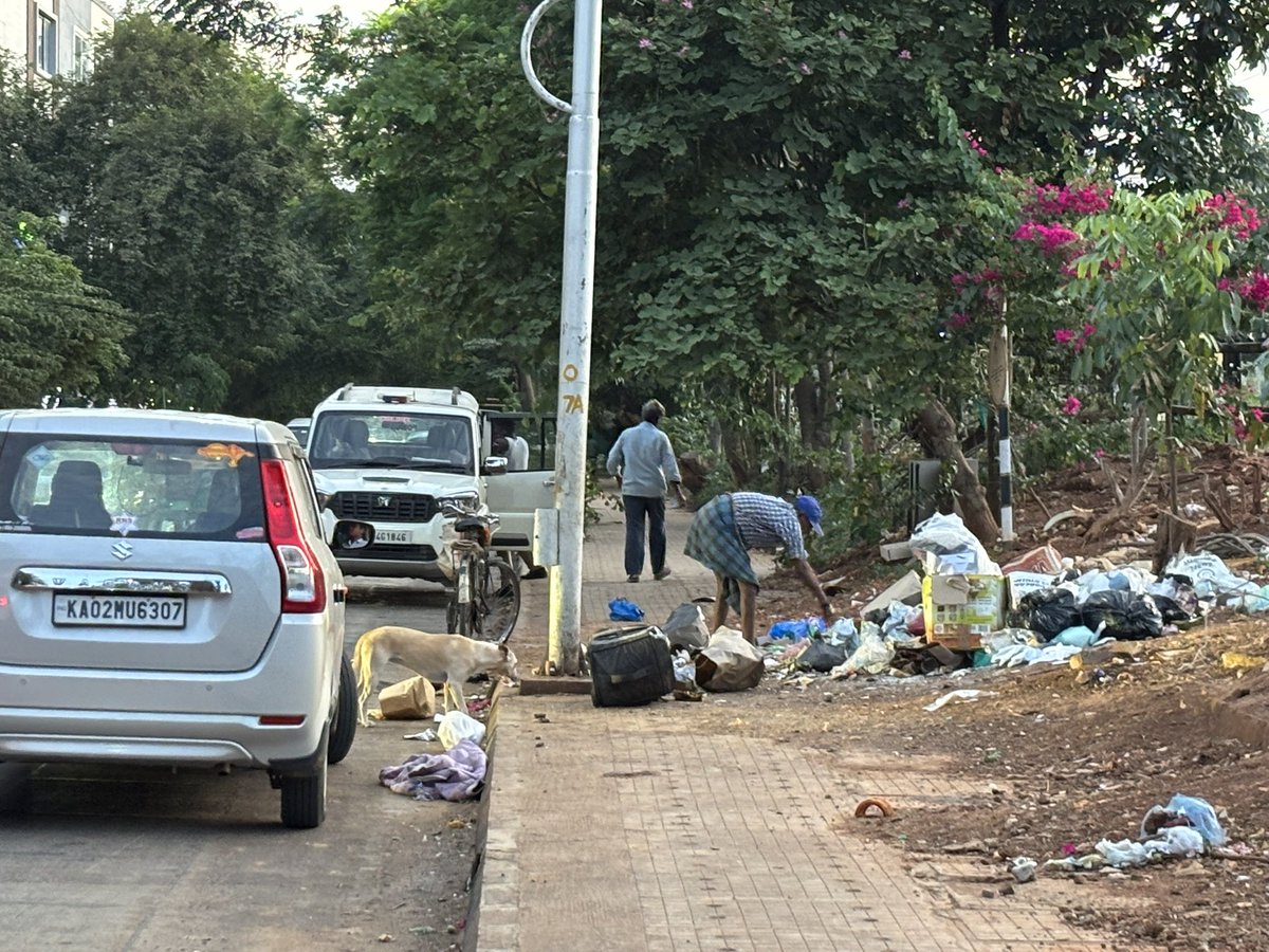 avinvenk's tweet photo. Could not capture in action but saw two men dump waste getting out of this car - railway parallel road Sahakaranagar - please investigate https://t.co/55B0A4pELQ