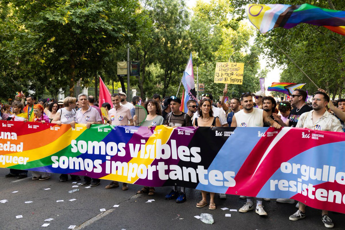 danijimenezvaq's tweet photo. 🏳️‍🌈🏳️‍⚧️Ayer Madrid volvió a demostrar que la dignidad, la diversidad y la libertad siempre estarán por encima de quienes pretenden devolvernos al armario. 

Frente al odio y los intentos de retroceso, orgullo, derechos y calles llenas de esperanza. https://t.co/U7FyR9wr3n