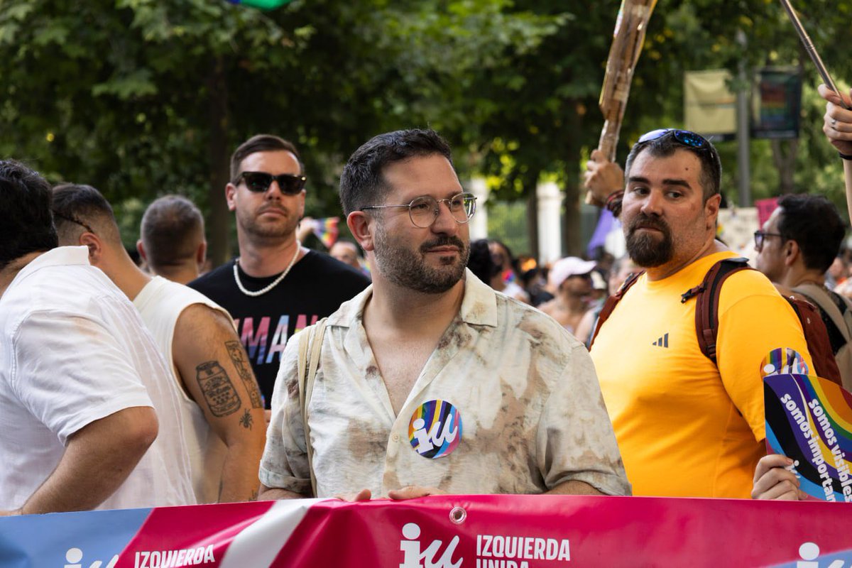 danijimenezvaq's tweet photo. 🏳️‍🌈🏳️‍⚧️Ayer Madrid volvió a demostrar que la dignidad, la diversidad y la libertad siempre estarán por encima de quienes pretenden devolvernos al armario. 

Frente al odio y los intentos de retroceso, orgullo, derechos y calles llenas de esperanza. https://t.co/U7FyR9wr3n