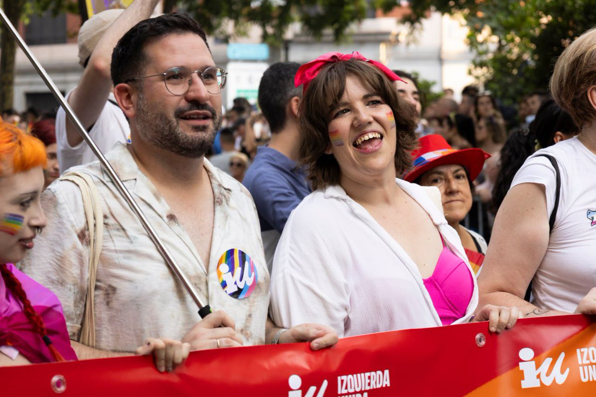 danijimenezvaq's tweet photo. 🏳️‍🌈🏳️‍⚧️Ayer Madrid volvió a demostrar que la dignidad, la diversidad y la libertad siempre estarán por encima de quienes pretenden devolvernos al armario. 

Frente al odio y los intentos de retroceso, orgullo, derechos y calles llenas de esperanza. https://t.co/U7FyR9wr3n