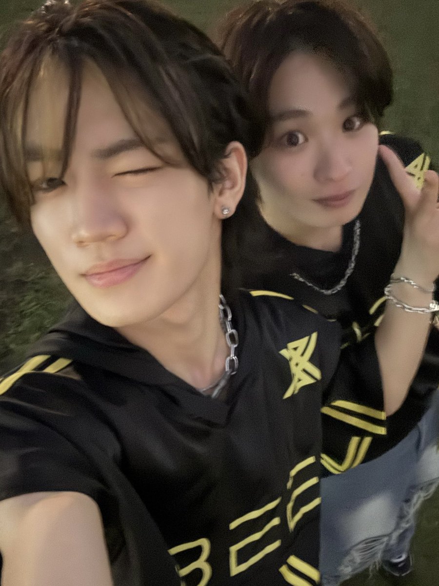 X8EE_SEIGA's tweet photo. Now we begin リリイベ5日目
ありがとうございました🎋

本日は横浜七夕まつりにお邪魔いたしました🙂‍↕️
1日通して最高に楽しかったです！

そしてなによりライブ中にみなさんの声が聴けたこと、久しぶりでしたね❤️‍🔥
めちゃくちゃ嬉しかったです‼️

はじめて下手っぴな編み込みしてみたけどどう？😌 https://t.co/rr46ehugjh