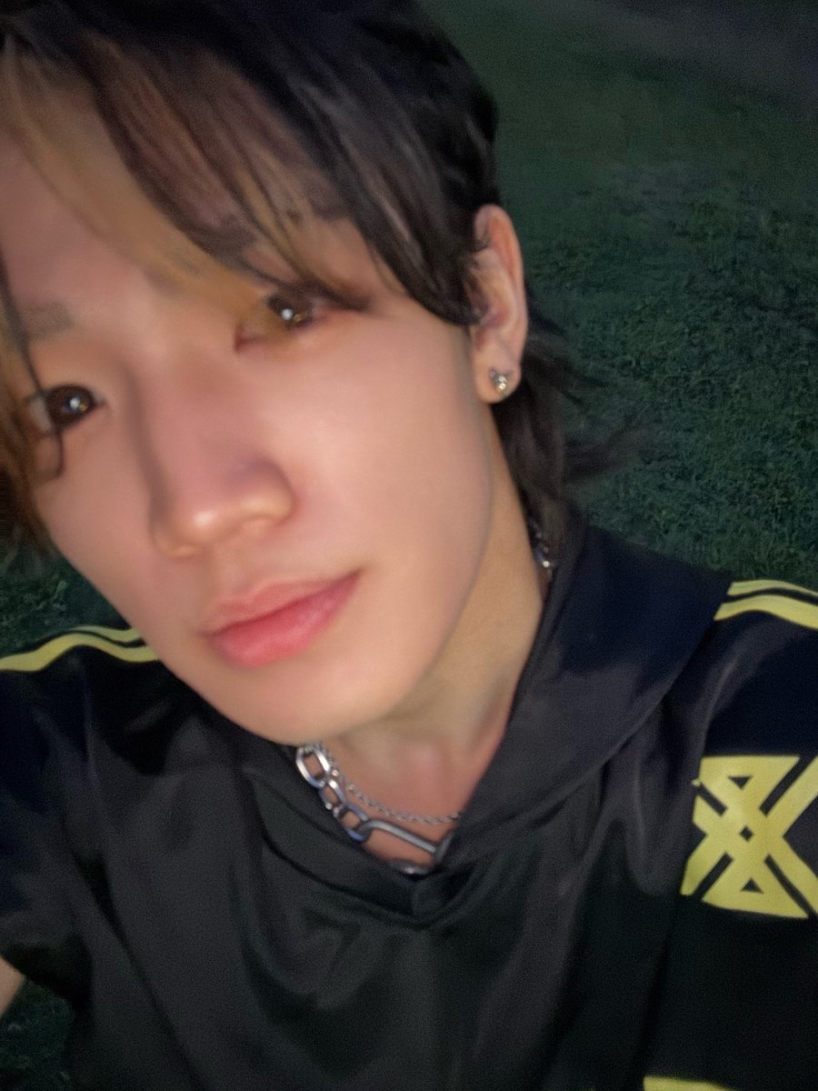X8EE_SEIGA's tweet photo. Now we begin リリイベ5日目
ありがとうございました🎋

本日は横浜七夕まつりにお邪魔いたしました🙂‍↕️
1日通して最高に楽しかったです！

そしてなによりライブ中にみなさんの声が聴けたこと、久しぶりでしたね❤️‍🔥
めちゃくちゃ嬉しかったです‼️

はじめて下手っぴな編み込みしてみたけどどう？😌 https://t.co/rr46ehugjh