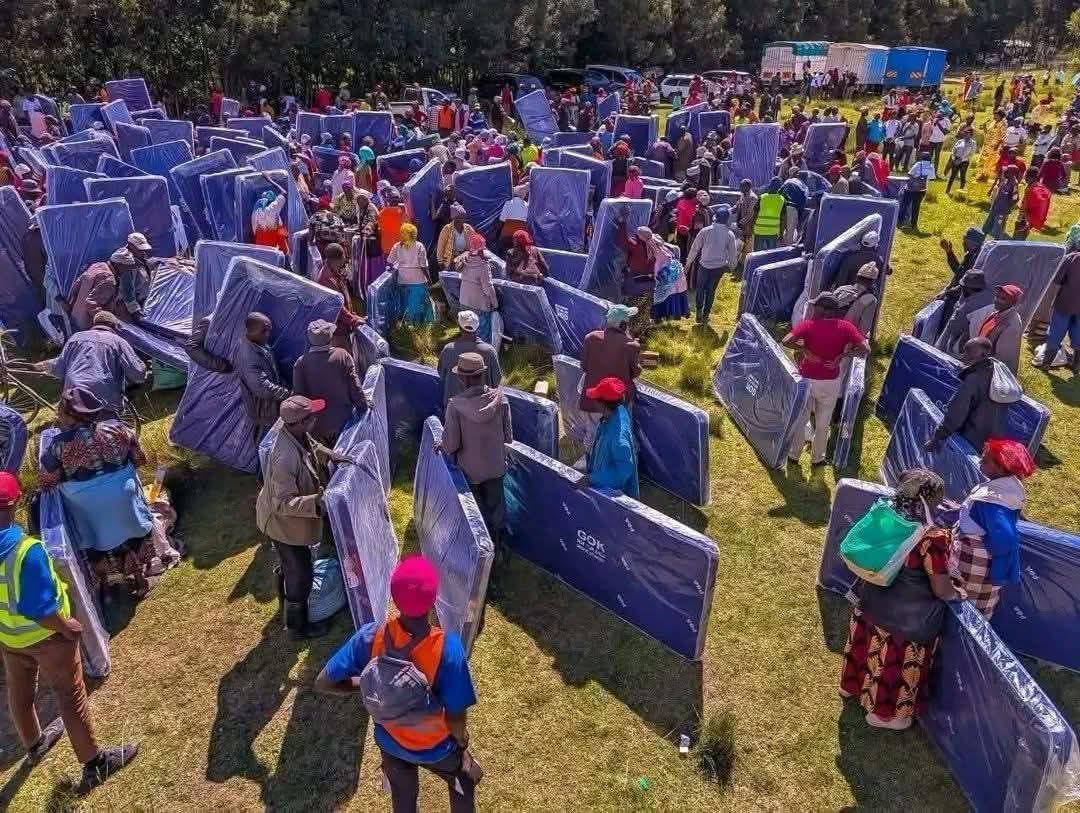 Naomikibandi's tweet photo. Olkalao people get more mattresses today but mambo ni DCP https://t.co/OMeYJYs9mC