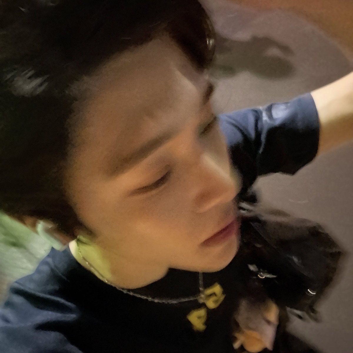 ahncake's tweet photo. dua manusia ini lagi kenapa siii GEMES BGT 😭🫰🏻 #tokkirios https://t.co/IXsaWtfPOM