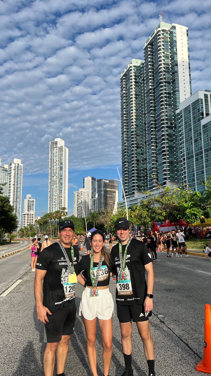 barsallocarlos's tweet photo. Carrera 5K con @robbarsallo y @patybarsallo #Panamá 5 de julio 2026 https://t.co/oIVesEwLEc