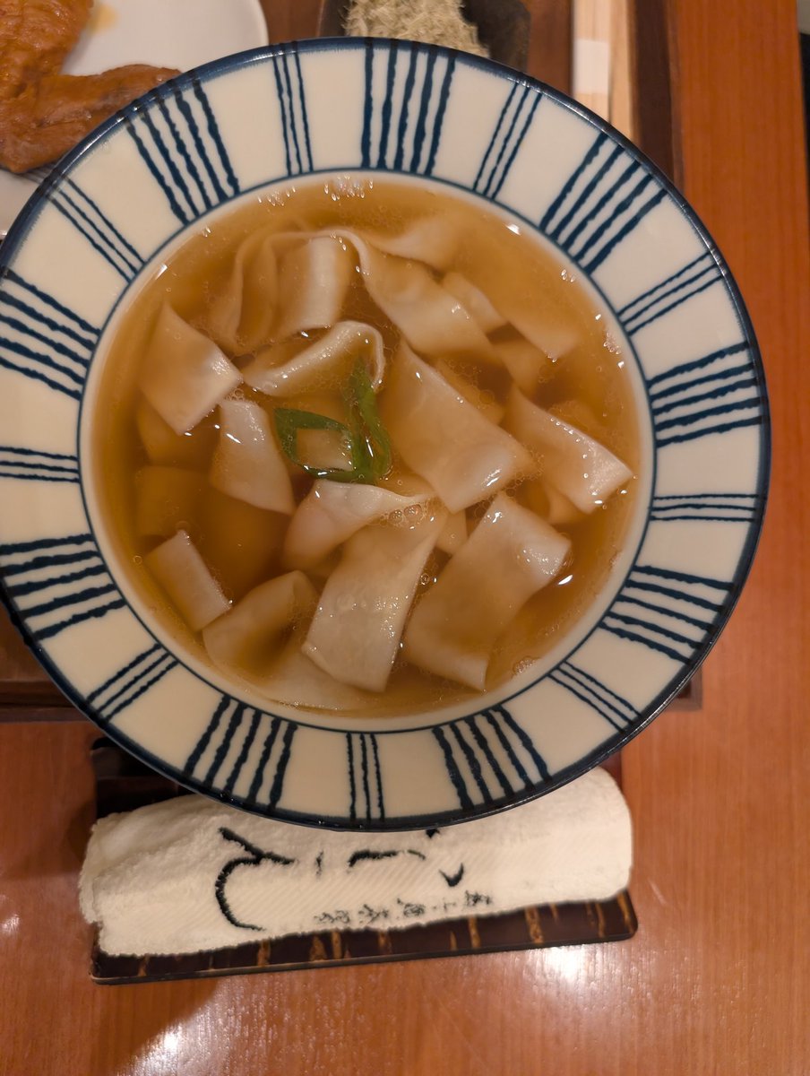 chanboota27's tweet photo. 名古屋駅から新幹線乗る時は宿命の様に 住よし で毎回450円きしめんを食べてますが今回は時間があったので近くの有名店に行ってみた！凄く美味しでした
（4倍ですけど）
因みに私は新幹線など席に座る（シート倒し）時は声を掛ける派です🤔 https://t.co/UME0pG8TBh
