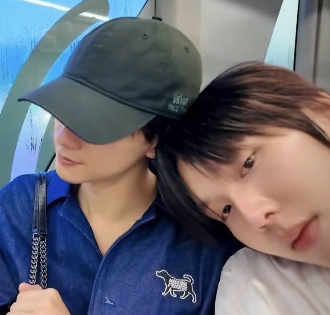 yayeeyaimor's tweet photo. 🐰 อากาศตอนนี้น่านอนมาก นอนได้มั้ย

🦆 นอนได้

รักกันอยู่ 2 คน
#KNPvloginMacao https://t.co/L0m41znwzz