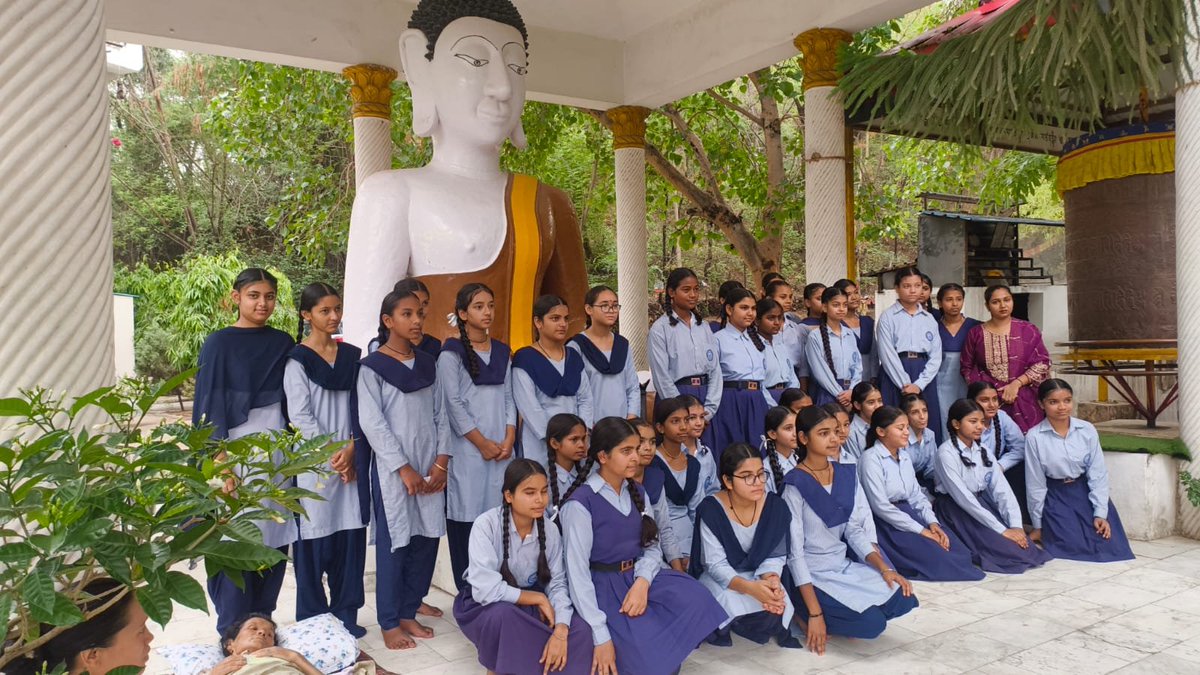 GMSSSKAS's tweet photo. ✨ A fantastic #BaglessDay for the students of GMSSS Khuda Alisher! They swapped textbooks for an enriching, educational visit to the Buddha Vihar Monastery today. 🧘♂️🗺️ #JoyfulLearning @DselEduMinistry @SchoolEduChd https://t.co/RXhvXZY94x