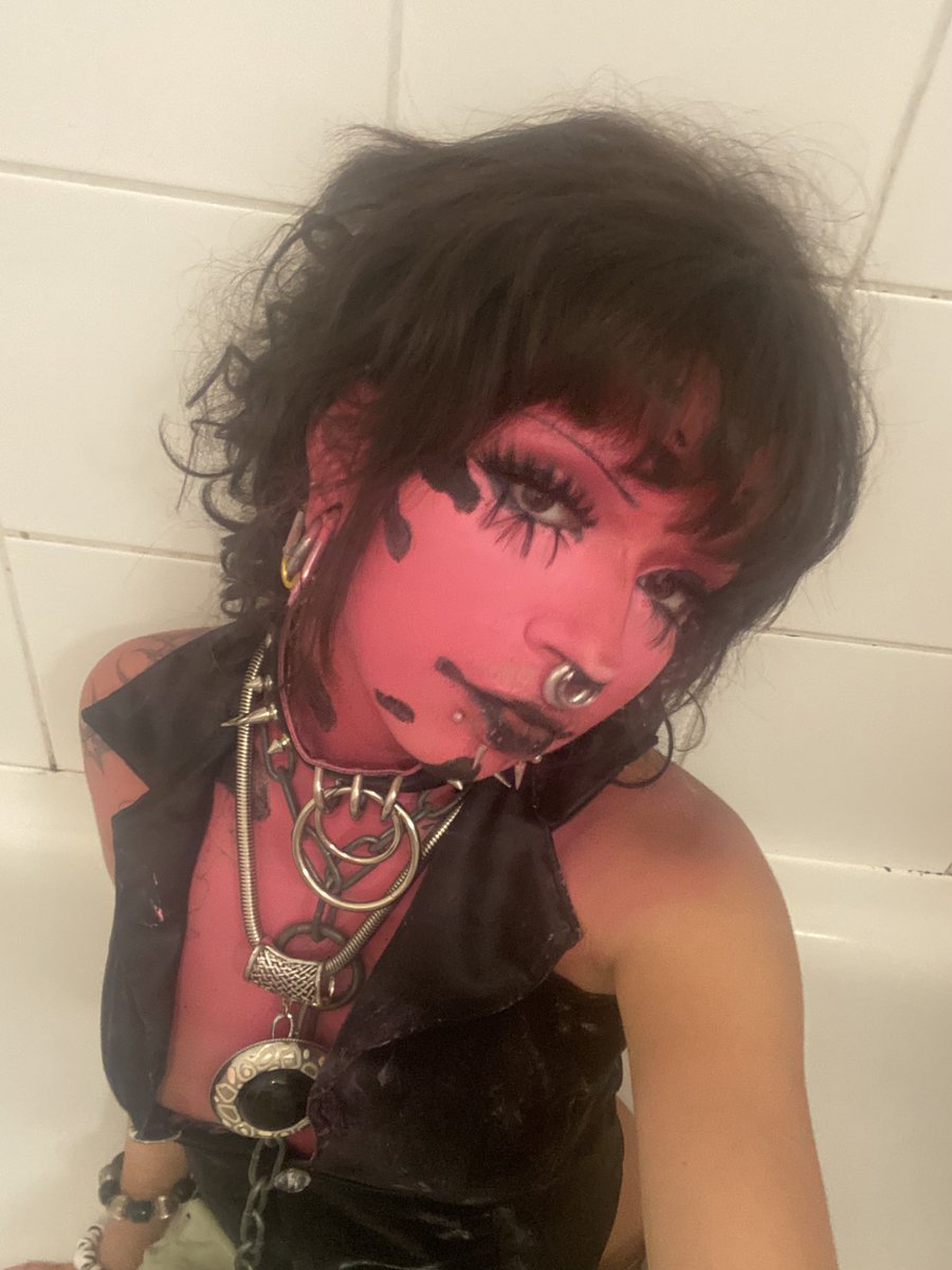 fckleanm44's tweet photo. angels have pink skin https://t.co/29dMBqHwMg