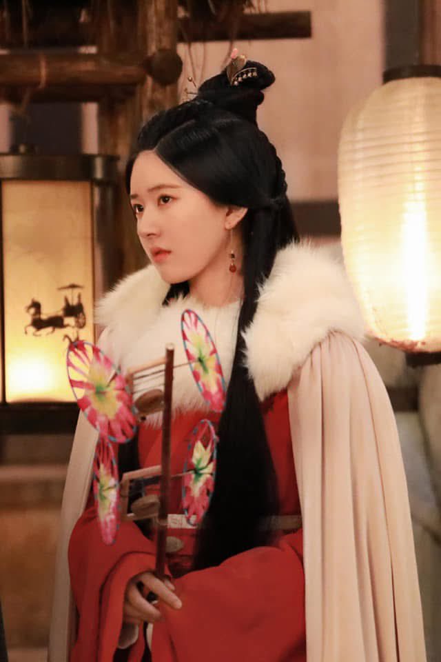 145ShanShan's tweet photo. #RosyZhao singing Sigh of Starry River (星河叹) on a livestream, her sweet voice 😍🥹just perfect.
Because of her portrayal of Niao Niao i got to know her more and fangirling ever since. 
Happy 4th Anniversary
#LoveLikeTheGalaxy https://t.co/BOERtp1Xfl