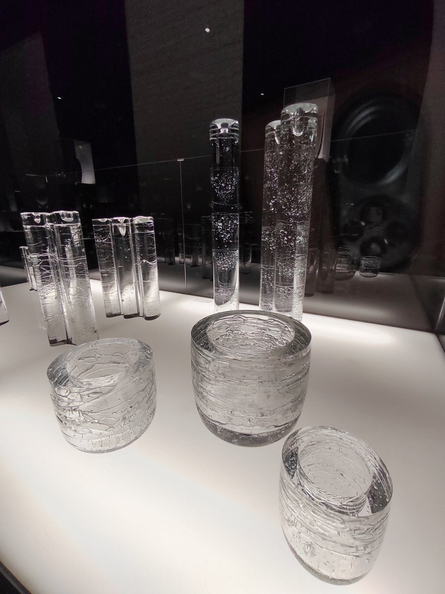 Eltzuvaan's tweet photo. Timo Sarpanevan lasitaiteen lumoissa 😍  #suomenlasimuseo https://t.co/0dRd9kghlq