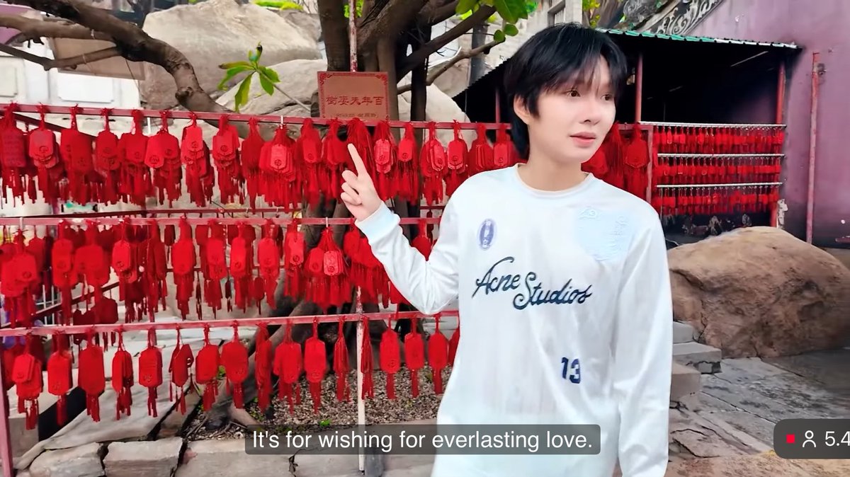 alymewgulfPH's tweet photo. kengnamping really did wrote wishing cards together wishing for everlasting love 😭😭😭

(as per explained earlier this is for husband and wives wishing to be together for 100 years) 

#KNPvloginMacao
#KengNamping #เก่งน้ำปิง https://t.co/Lw9cMVAJfB