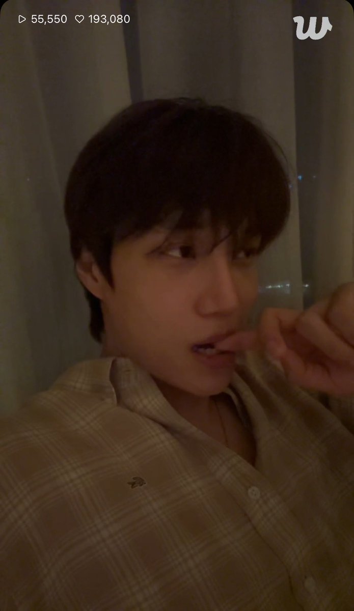 niniskace's tweet photo. Nini is live on Weverse!!! https://t.co/EyFq6CwXpN