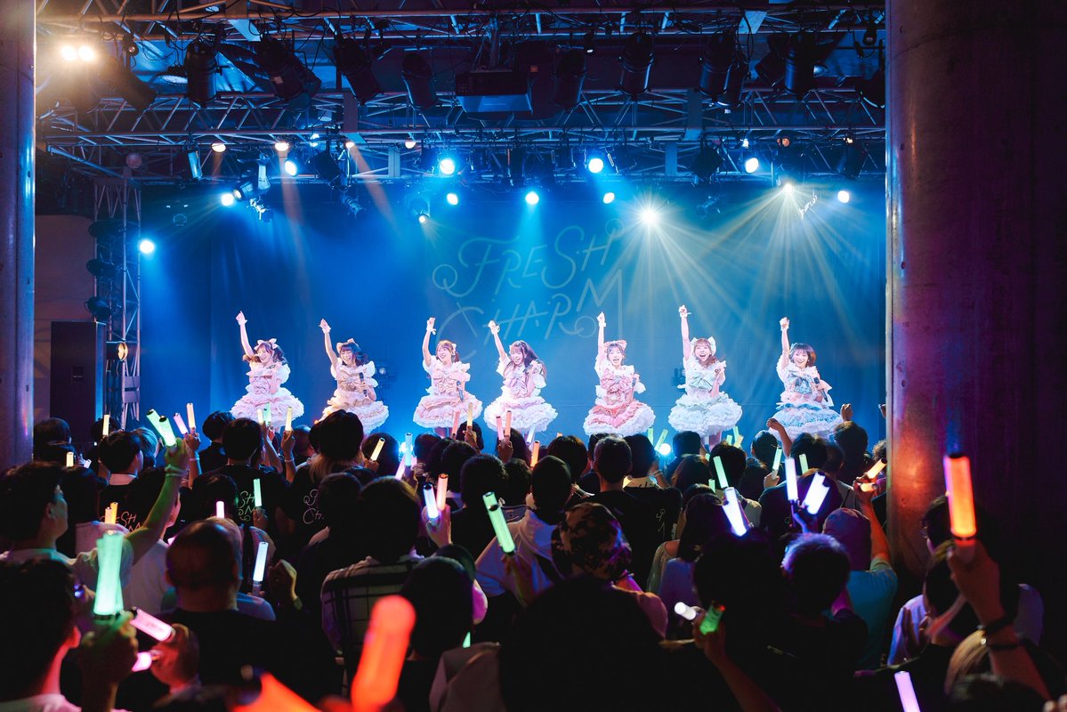 FRESHCHARM_'s tweet photo. 2026年7月5日（日）
デビューライブ「僕らの未来」
📍 duo MUSIC EXCHANGE

【超満員のduo】
ご来場いただいた皆さま、本当にありがとうございました。
今日の景色を決して忘れず���私達FRESH CHARMは一歩ずつ進んでいきます。

💚 ＠nana___charm
💙 ＠syuki___charm
❤️ ＠karina___charm
💛 ＠saki___charm
💜 ＠nono___charm
🧡 ＠sawa___charm
🩷 ＠ayuka___charm

「あなたにとってのお守りになれますように。」

#FRESHCHARM #ふれちゃ