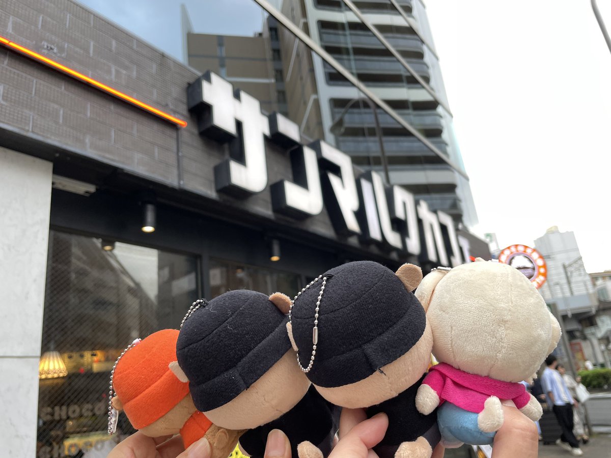 kichi2108's tweet photo. 帰りに聖地にも寄り道してみました✨
円陣を再現してみたけど、人数が足りなかった😅
やっぱりここは7体揃って行ってみたいな…🌈✨ https://t.co/7UimIqB774