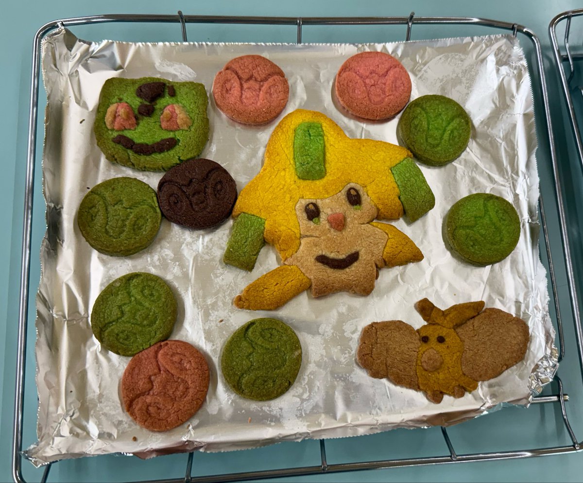 kain410's tweet photo. お菓子の城でポケモンクッキー作って来た〜🍪
自分はジラーチちゃんとダネちゃんとチルットちゃんを作ったんだけど、焼く前と焼いた後では結構色合いが変わるね〜
今年のクッキー作りもホント楽しかった✨ https://t.co/OHwAseuymz