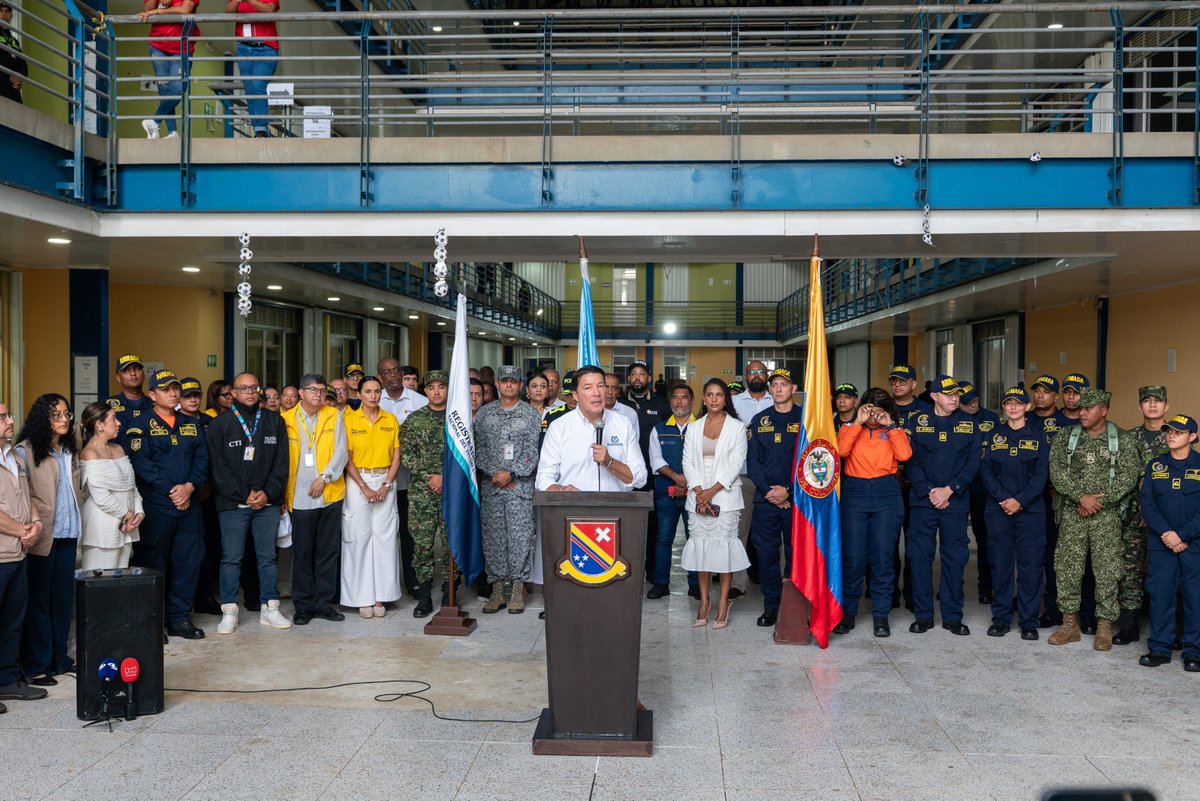 Registraduria's tweet photo. Quedó oficialmente abierta la elección atípica de gobernador en 📍 San Andrés, Providencia y Santa Catalina. 

El registrador nacional, Hernán Penagos, dio apertura a la jornada y aseguró que están garantizadas todas las condiciones para que los ciudadanos voten de manera libre, segura y transparente.

La jornada marca además un hito para el archipiélago. Por primera vez, la Registraduría implementa biometría facial (MFace) para fortalecer la autenticación de los electores y reforzar las garantías de transparencia del proceso. 

#Elecciones2026🗳️ #YoConfíoEnElProcesoElectoral