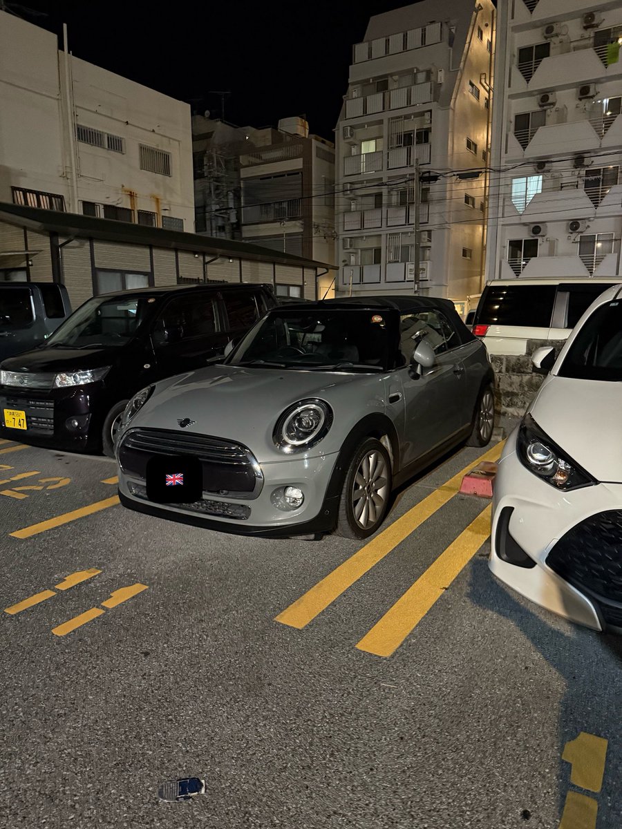 ryotarorobl's tweet photo. 20年前に免許取ってすぐ
通学用に乗ってたMINIが
また最近気になってきた🇬🇧
色もめちゃいいしなー✨✨
でもさすがに4台目はね🙄
これ以上増車はダメだよな🙄 https://t.co/twfWWPl1NW