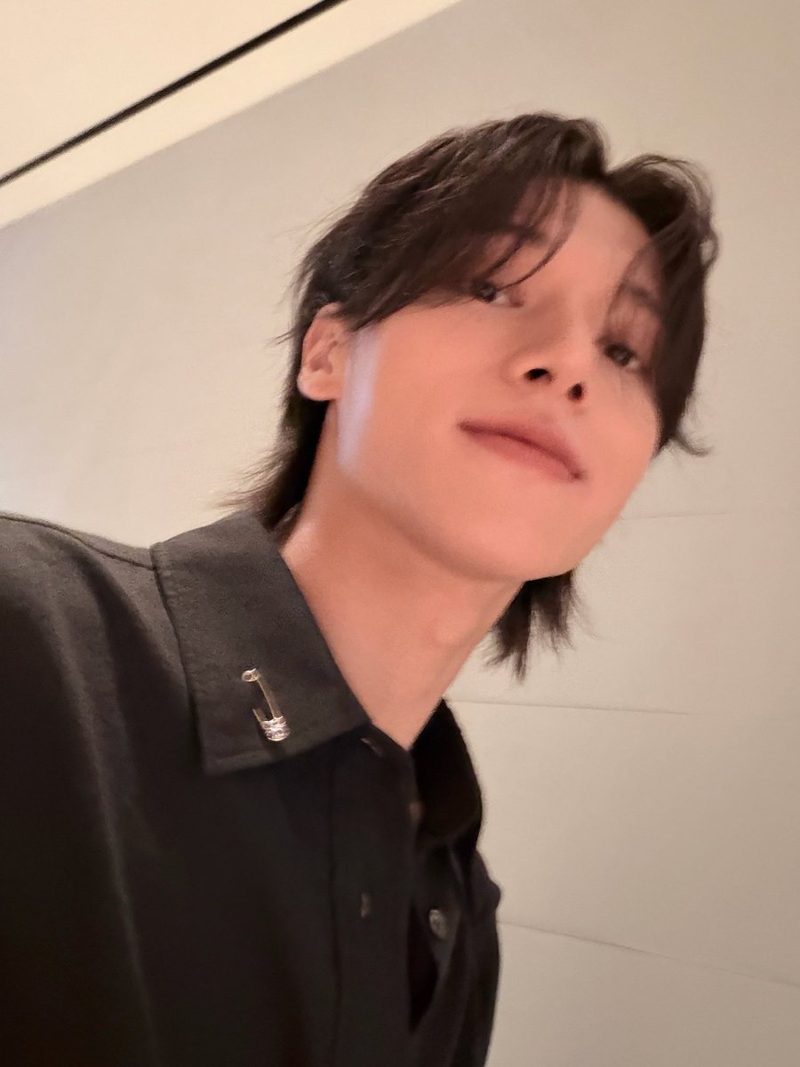 r3produc3's tweet photo. 각 잡고 찍는 사진보다 이런게 더 좋음 아 너무 실존 인물? 같고 그럼 각잡고 찍으면 디지털 에서만 존재할 것 같아서 https://t.co/c2BWdhXke6