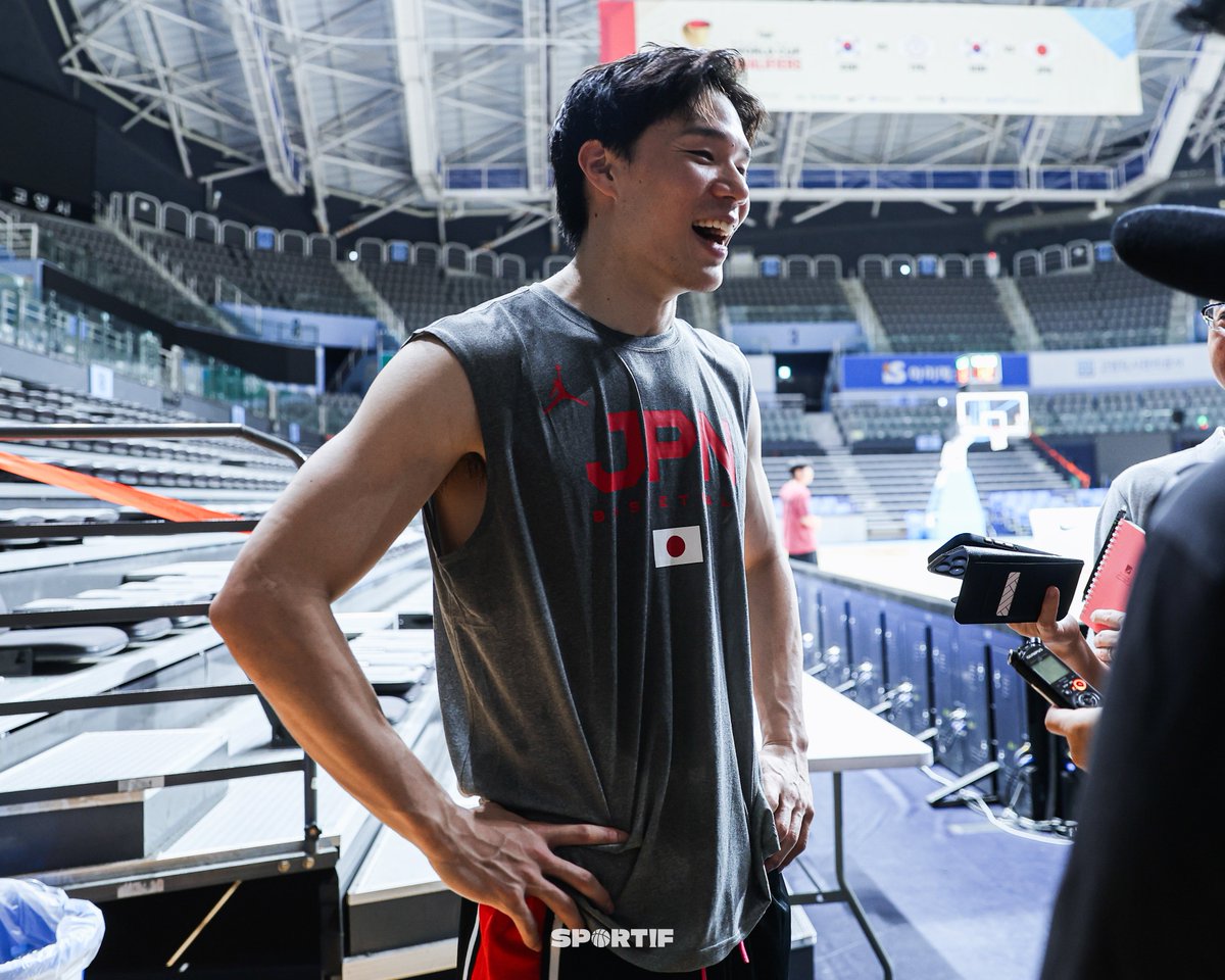 sportif_media's tweet photo. [FIBA WC] 감사한 기회로, 한국 미디어로서 BABA YUDAI 선수의 인터뷰를 할 수 있었습니다! 

일본어로 인터뷰를 준비했는데, 서툰 말에도 끝까지 듣고 진심을 다해 답변하는 모습이 인상 깊었습니다. 나가사키의 우승, 농구 커리어와 미래, 이현중 선수와의 이야기까지. 

영상을 기대해주세요! https://t.co/nfrJ24UB9G