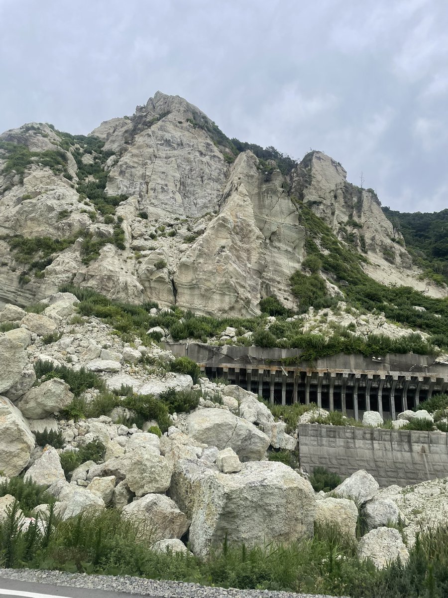 ikuotsuka's tweet photo. 輪島、珠洲、能登町へ。定期的に通う中で復旧の兆しと今も尚残る爪痕を見てきた。

幼少期から遊んだ珠洲市飯田町を歩き、地域の方と言葉を交わした。新しくオープンしたお店もいくつか巡る中で触れた、人の営みのエネルギーをもらった一日。
また近々めぐりたいな。 https://t.co/w2pvsqiPbV