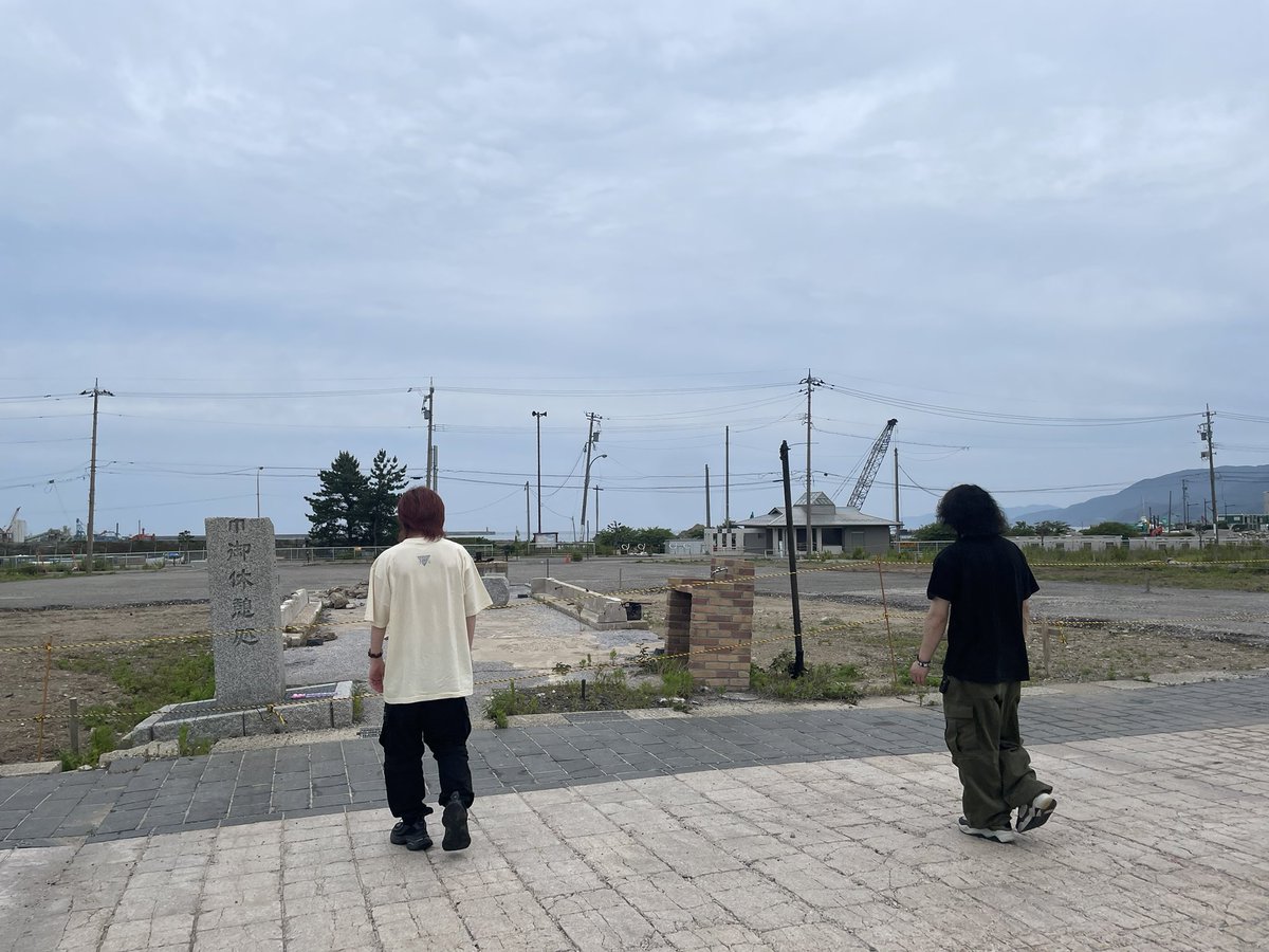 ikuotsuka's tweet photo. 輪島、珠洲、能登町へ。定期的に通う中で復旧の兆しと今も尚残る爪痕を見てきた。

幼少期から遊んだ珠洲市飯田町を歩き、地域の方と言葉を交わした。新しくオープンしたお店もいくつか巡る中で触れた、人の営みのエネルギーをもらった一日。
また近々めぐりたいな。 https://t.co/w2pvsqiPbV