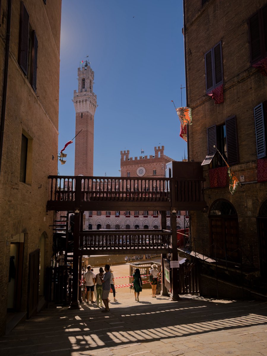 WishYouWereV's tweet photo. Quanto è stupendo il palio di Siena https://t.co/xuCJCffYgG