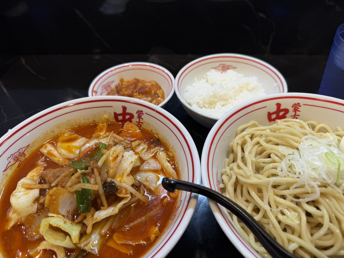 kool0410's tweet photo. 10年ぶりぐらいに食べたけどやっぱり美味しい
#蒙古タンメン中卒 https://t.co/KGVyiyXIQ4