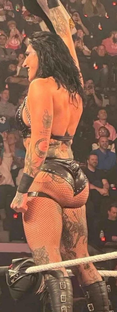 RheaBootyBestof's tweet photo. Rhea Ripley sexy big butt https://t.co/My03panSBH