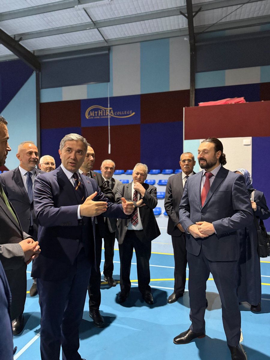 SirakayaZafer's tweet photo. 📍 Avustralya

Melbourne temaslarımız kapsamında, Keysborough Türk İslam Camisi’ni ve aynı yerleşke içerisinde bulunan, yaklaşık bin öğrencinin eğitim gördüğü Mt. Hira Okulları’nı ziyaret ederek vatandaşlarımızla bir araya geldik; hasbihal edip talep, beklenti ve değerlendirmelerini dinledik. Bir cami cemiyetinin böylesine kıymetli ve büyük bir eğitim yatırımını hayata geçirmiş olmasından ayrıca memnuniyet ve gurur duyduk.