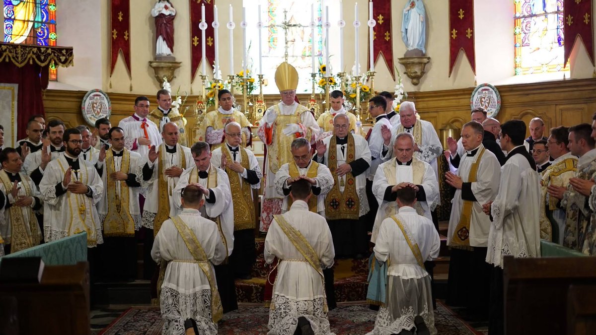 UnaVoceSevilla's tweet photo. Ordenados 4 diáconos y 3 sacerdotes del Instituto tradicional del Buen Pastor (IBP) en Roma

Celebrante el Cardenal Müller 

Deo grátias!

Fotos: Istituto del Buon Pastore https://t.co/JG8tsebtHi