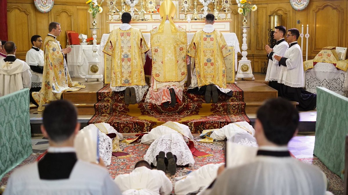 UnaVoceSevilla's tweet photo. Ordenados 4 diáconos y 3 sacerdotes del Instituto tradicional del Buen Pastor (IBP) en Roma

Celebrante el Cardenal Müller 

Deo grátias!

Fotos: Istituto del Buon Pastore https://t.co/JG8tsebtHi