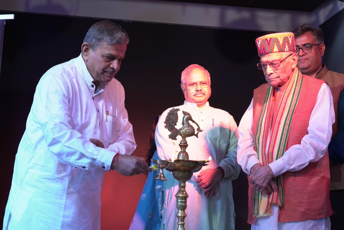 rajeshpadmar's tweet photo. RSS Sarakaryavah Dattatreya Hosabale, Veteran Leader Dr Murali Manihar Joshi launched Special Documentary “Amit Atal: The Unforgettable Atal” by Panchajanya Weekly at Vichar Vinimay Nyas Sabhagar, Jhandewalan, New Delhi. https://t.co/p6V15zU4D1