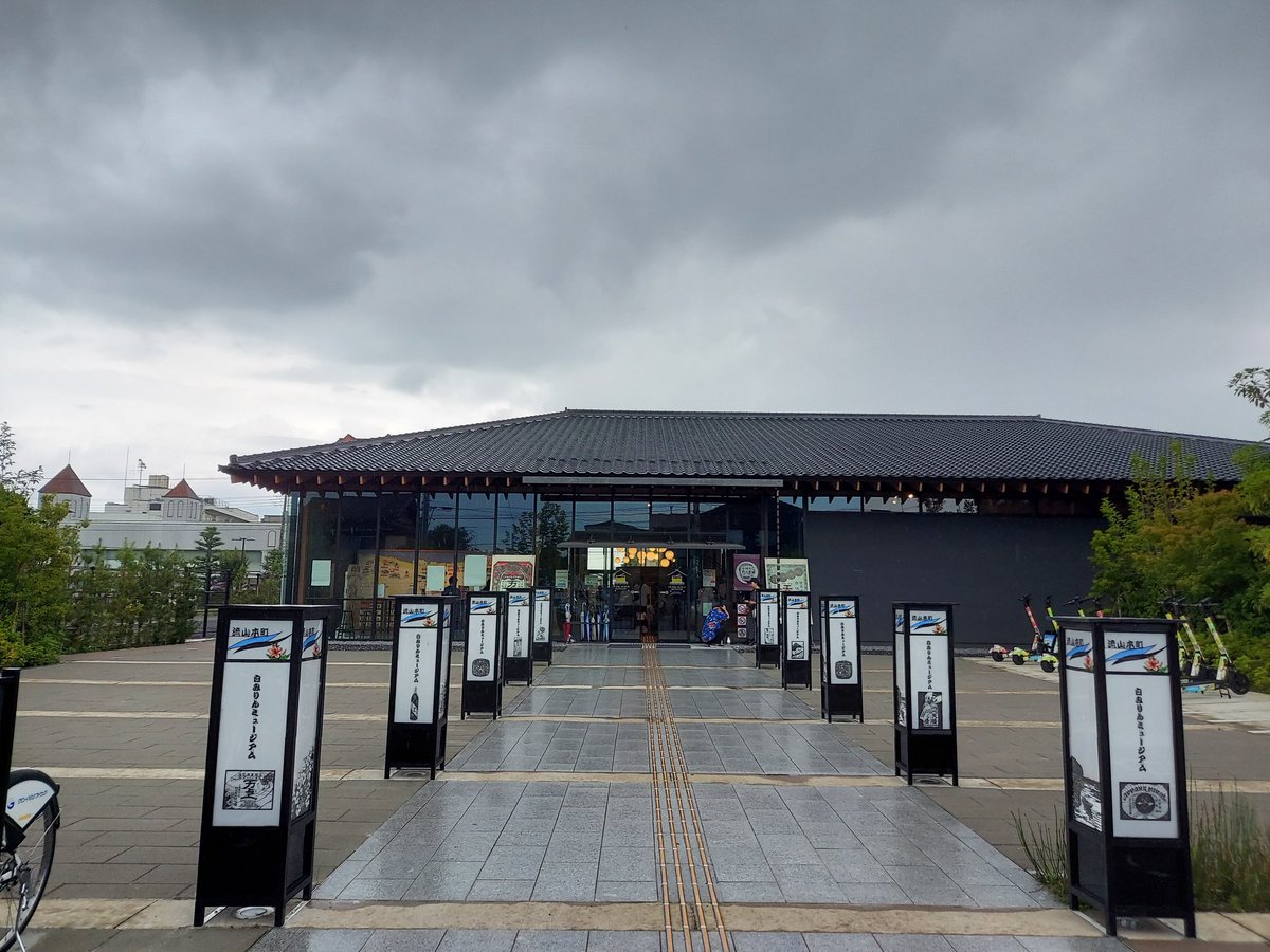 sd2159's tweet photo. 流山市の白みりんミュージアムでは白みりんの歴史を学ぶことができます。入れ換え制でコンシェルジュによる説明があります。うp主的にはみりんの運搬が水運、鉄道、トラックに変わっていくのが興味ありましたwww みりんソフトや流山特産品の販売もあります。 https://t.co/VjYHZJDImA