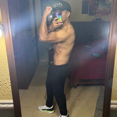0ctavioo's tweet photo. #NuevaFotoDePerfil https://t.co/sSEvGMJQ9H