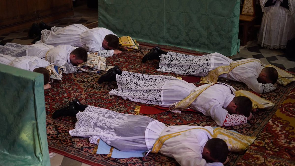 UnaVoceSevilla's tweet photo. Ordenados 4 diáconos y 3 sacerdotes del Instituto tradicional del Buen Pastor (IBP) en Roma

Celebrante el Cardenal Müller 

Deo grátias!

Fotos: Istituto del Buon Pastore https://t.co/JG8tsebtHi