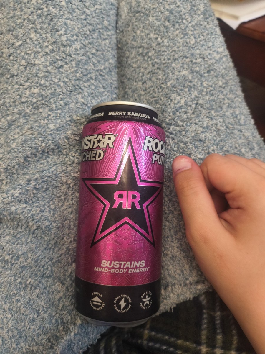 augusttheappl3's tweet photo. I lost my thumbnail buttt got a rockstar https://t.co/Ki2dA1QJwk