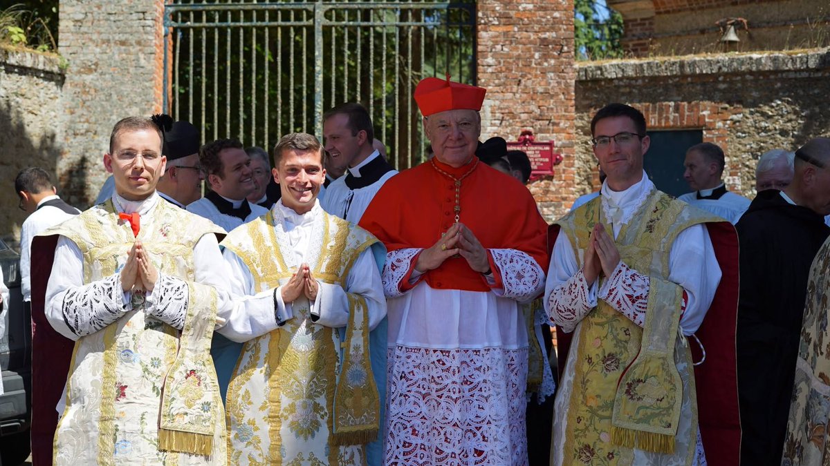UnaVoceSevilla's tweet photo. Ordenados 4 diáconos y 3 sacerdotes del Instituto tradicional del Buen Pastor (IBP) en Roma

Celebrante el Cardenal Müller 

Deo grátias!

Fotos: Istituto del Buon Pastore https://t.co/JG8tsebtHi